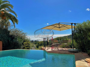 Maison avec piscine et vue mer au calme à Cavalière